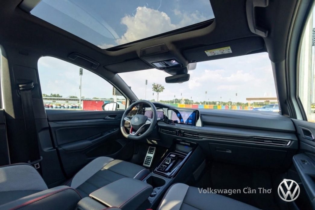 Nội thất trên Volkswagen Gofl GTI 2.0 TSI