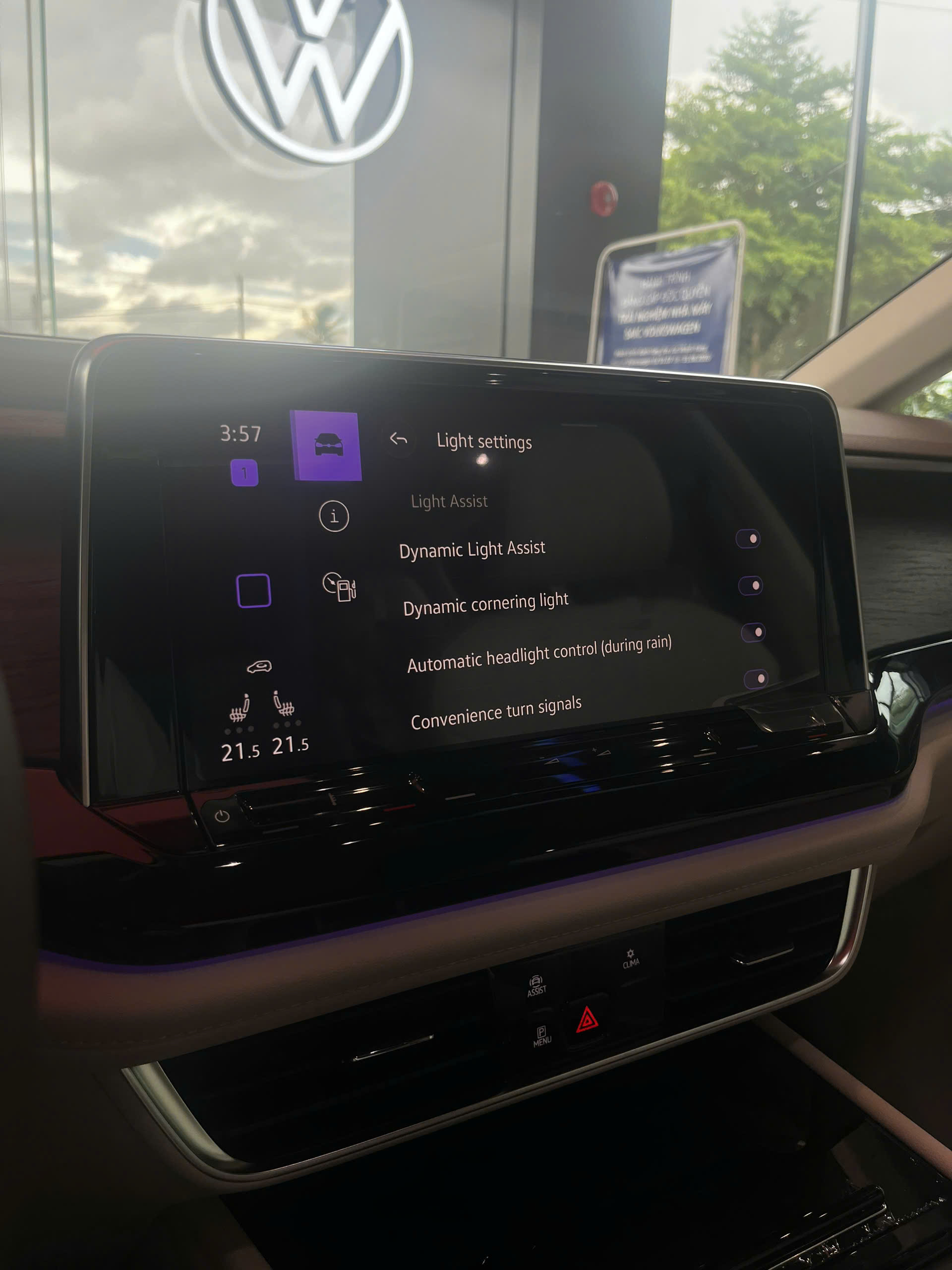Công nghệ an toàn chủ động trên xe Volkswagen hỗ trợ người lái trong nhiều điều kiện vận hành.