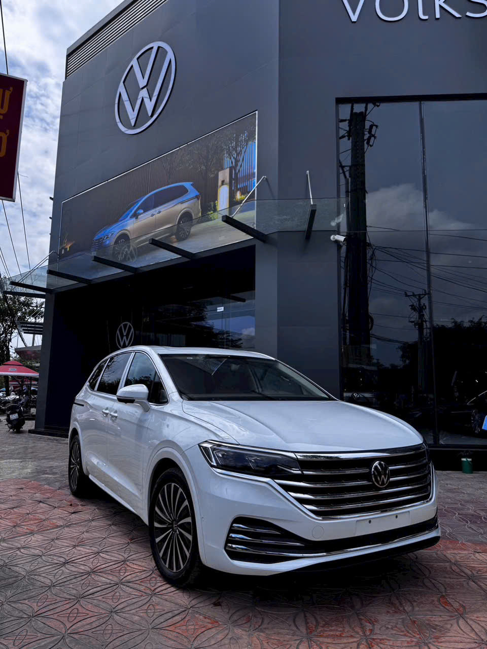 Volkswagen Viloran – Mẫu MPV hạng sang mang phong cách thiết kế hiện đại và không gian rộng rãi dành cho doanh nhân và gia đình.