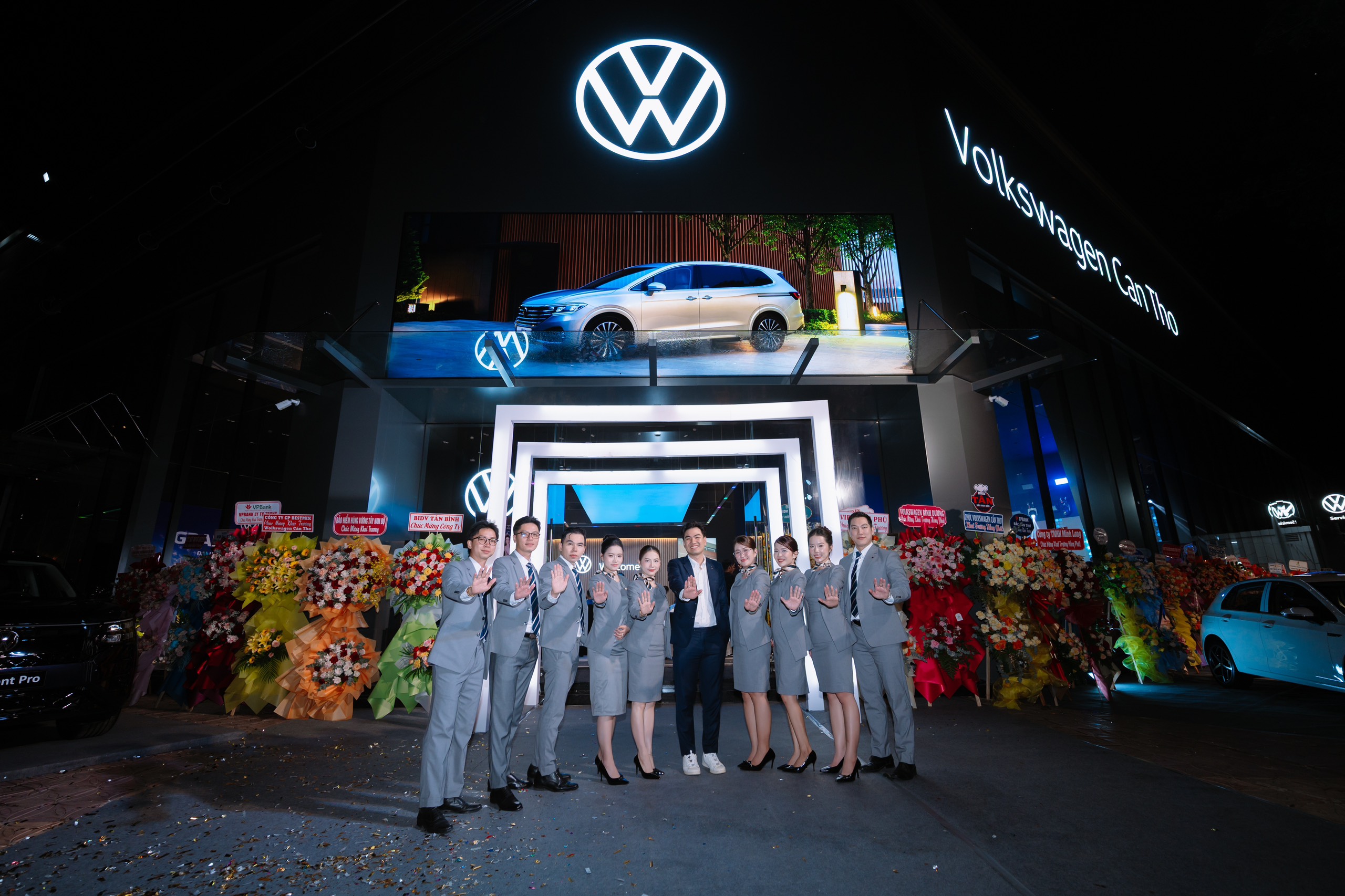 Đội ngũ nhân viên kinh doanh Volkswagen Cần Thơ.