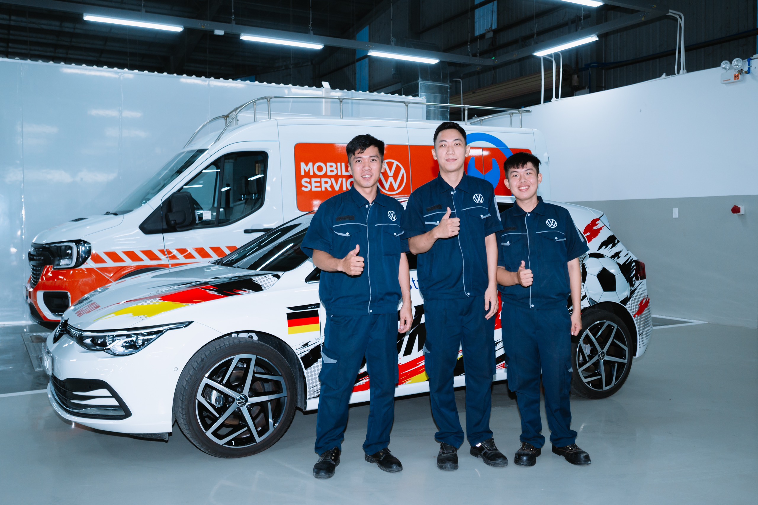 Đội ngũ kỹ thuật viên tại xưởng dịch vụ Volkswagen Cần Thơ